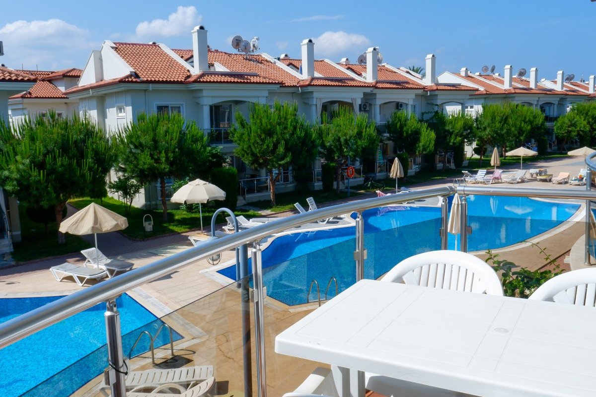 Aqua 4 Sunset Beach Club Yazlık ortak havuzlu 2 yatak odalı apart